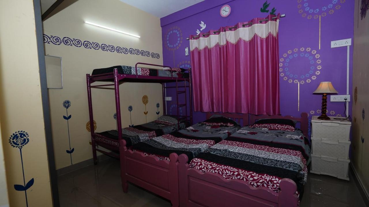 Easvari Grand Pg For Women - Female Only Albergue Madrás Exterior foto